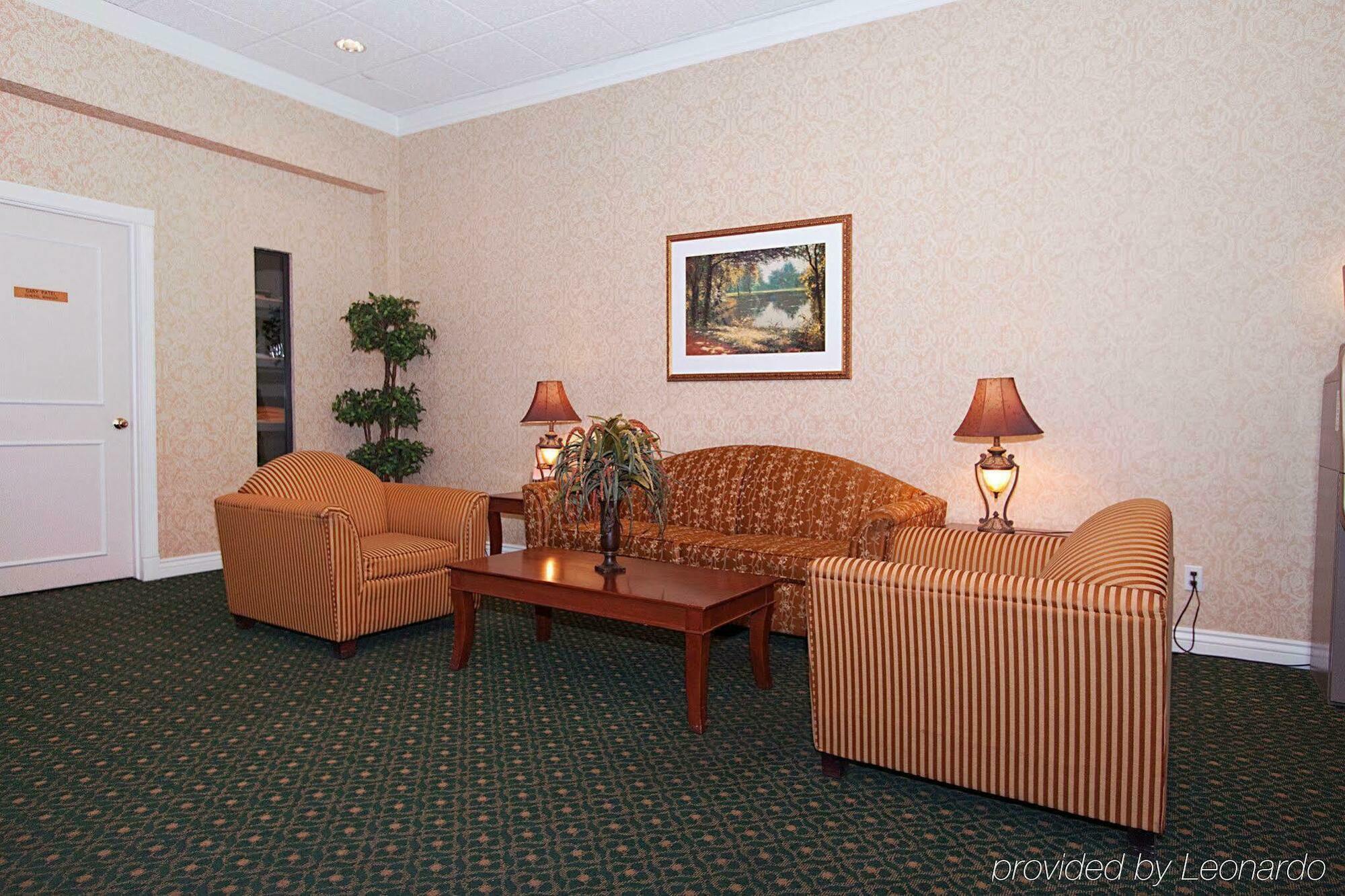 מלון Ramada By Wyndham פרובו מראה חיצוני תמונה