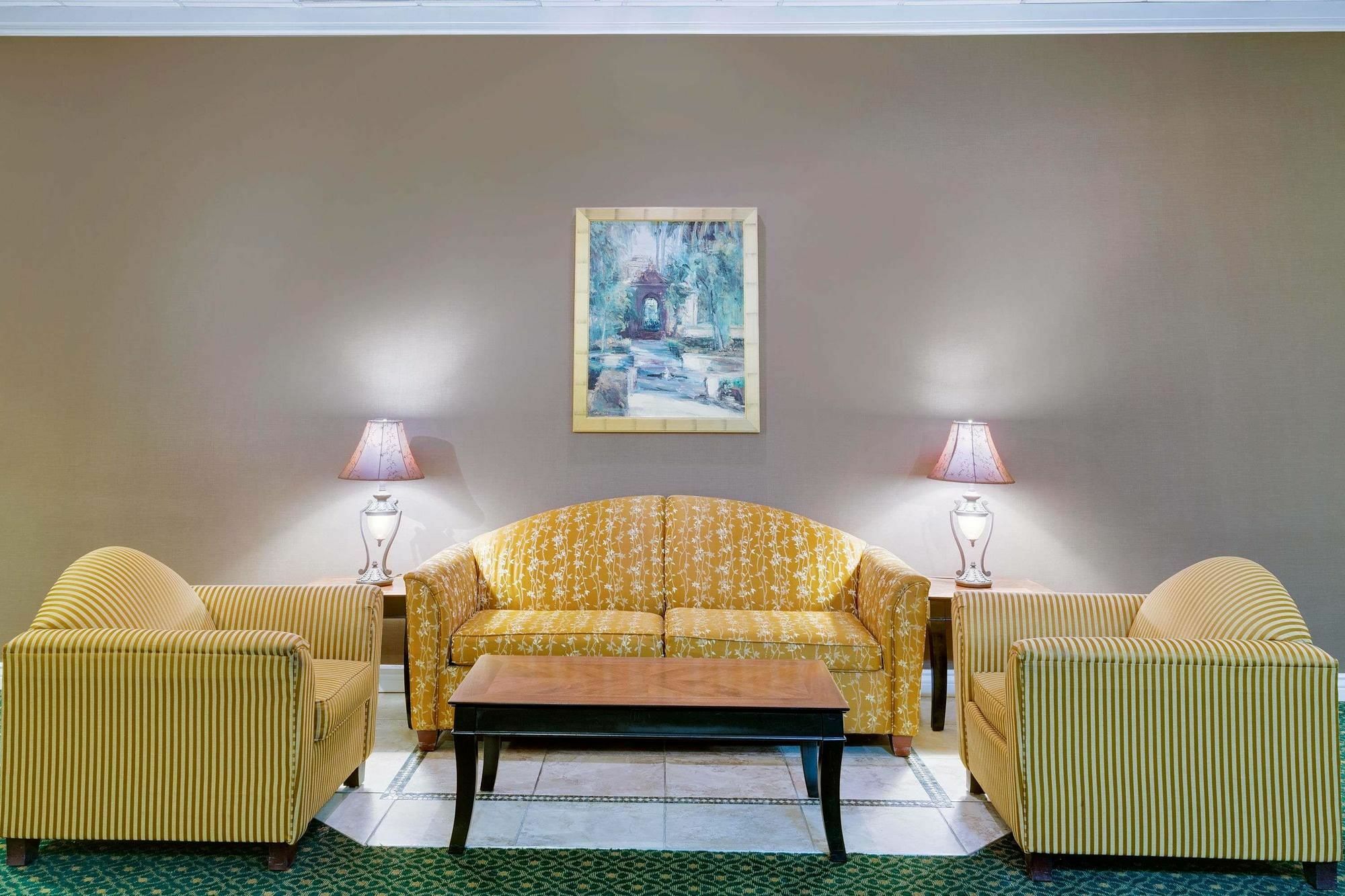 מלון Ramada By Wyndham פרובו מראה חיצוני תמונה